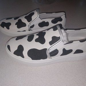 Women's cow print flat style shoes. Size 7.5 brand new